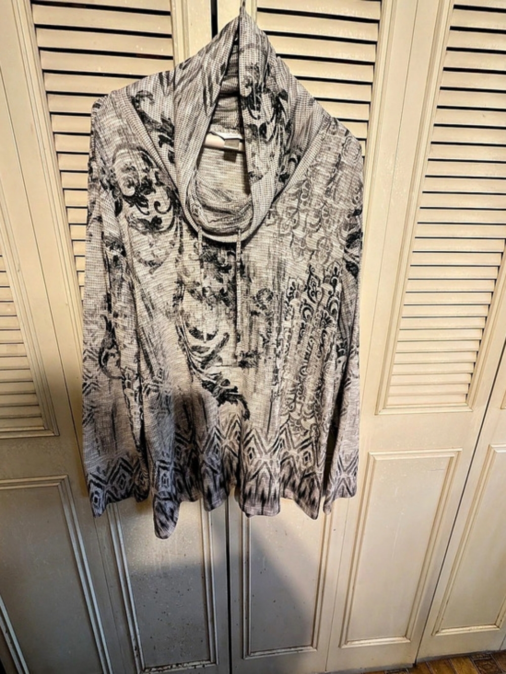 cj banks Floral Tunic in Gray & Black Size 1X Like New